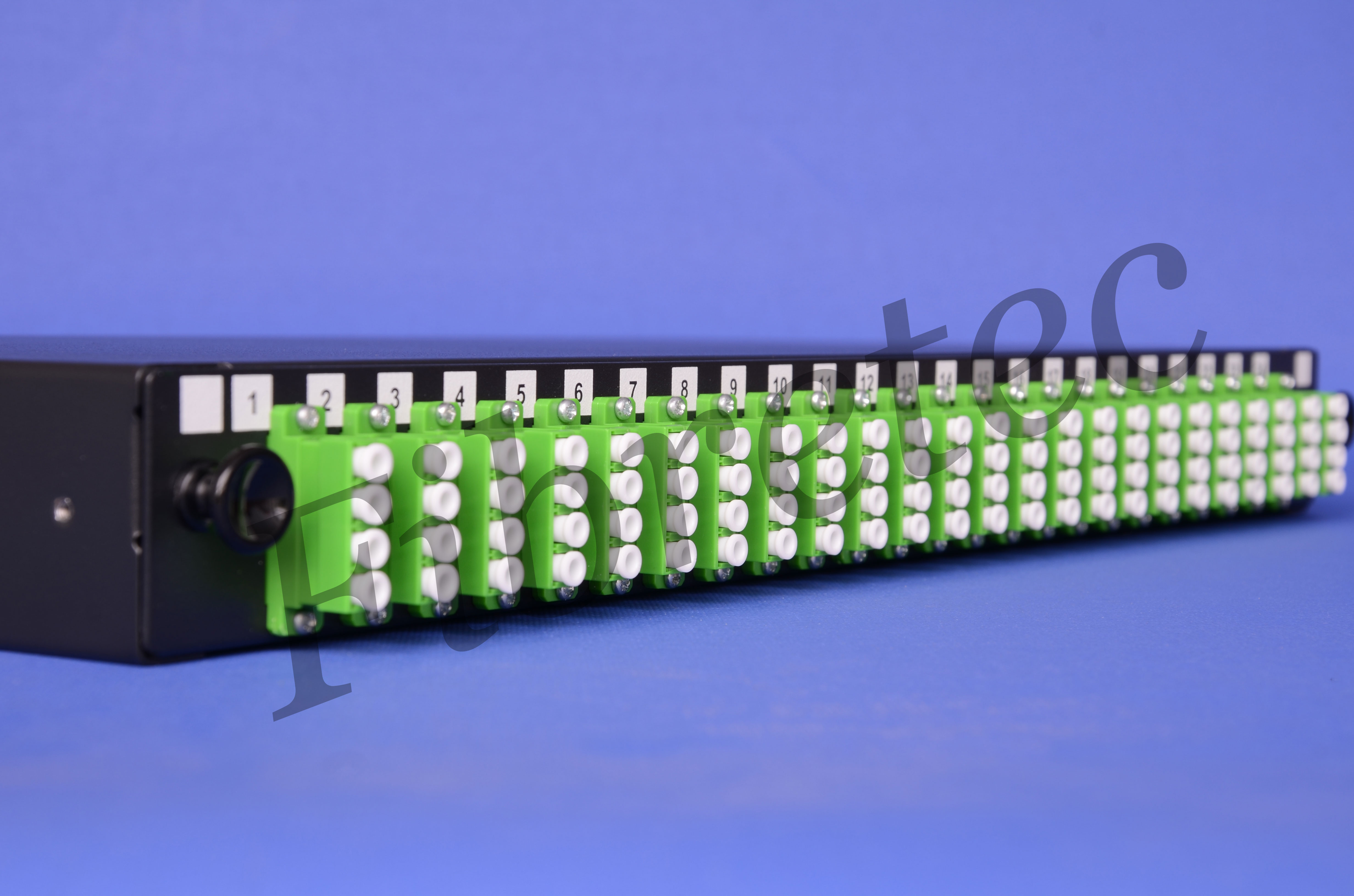 Tiroir 19  1U 96 FO avec 24 traversées LCAPC/LCAPC quadruplex monomode vertes